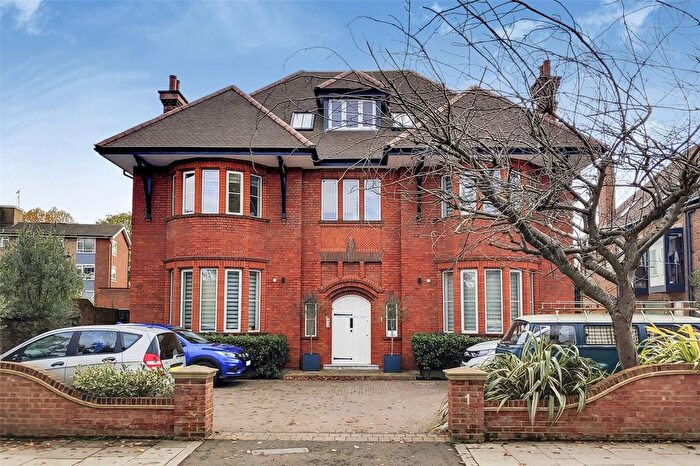 3 Bedroom Flat To Rent In Elm Avenue, Ealing, London, Uk, W5