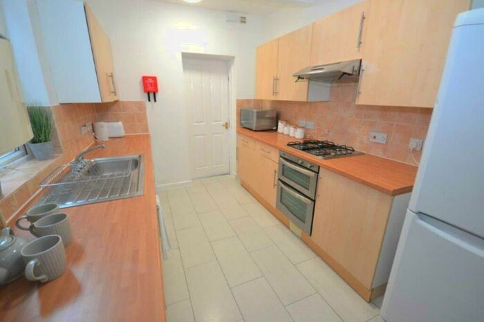 5 Bedroom Terraced House To Rent In Grange Avenue, Reading, RG6