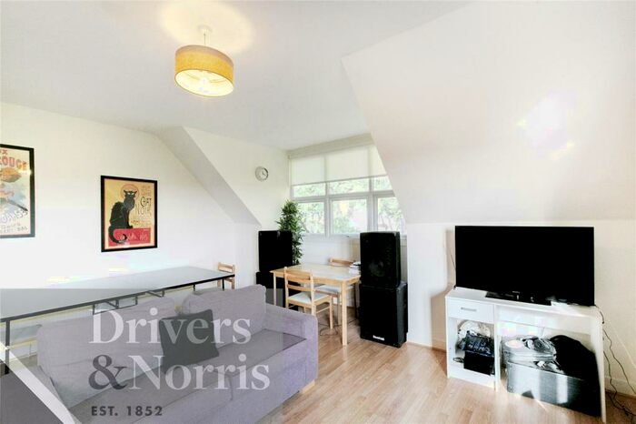 3 Bedroom Apartment To Rent In Mount View Road, Crouch Hill, London, N4
