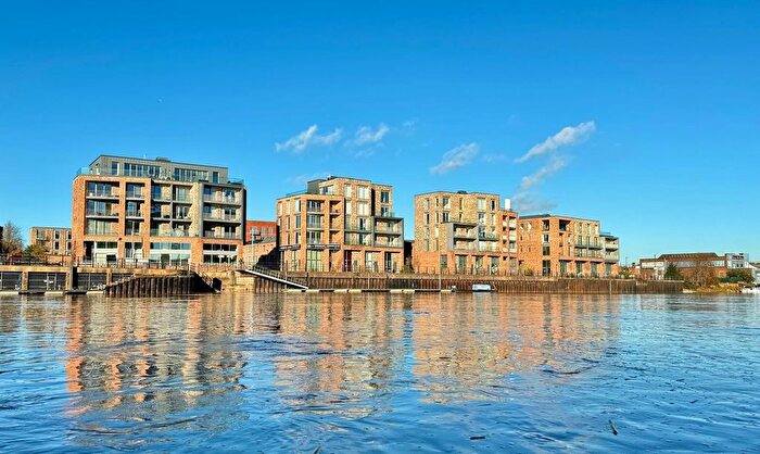 2 Bedroom Flat To Rent In Meadow Lane, Nottingham, NG2