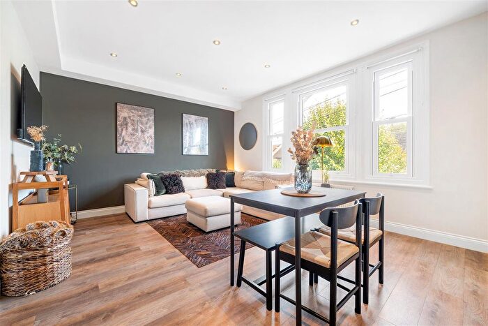 2 Bedroom Flat For Sale In Birchanger Road, South Norwood, SE25