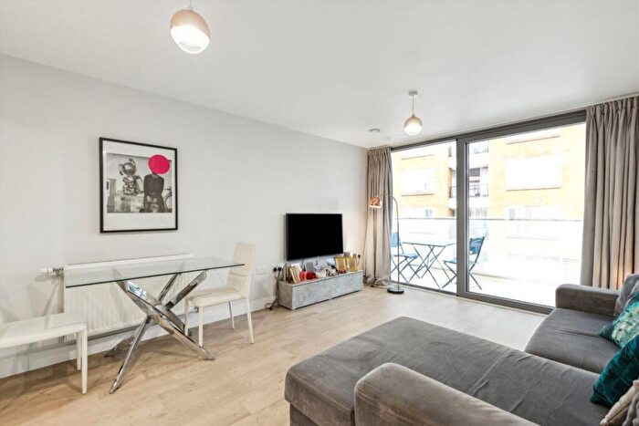 1 Bedroom Flat To Rent In Waterfront Drive, Chelsea, SW10