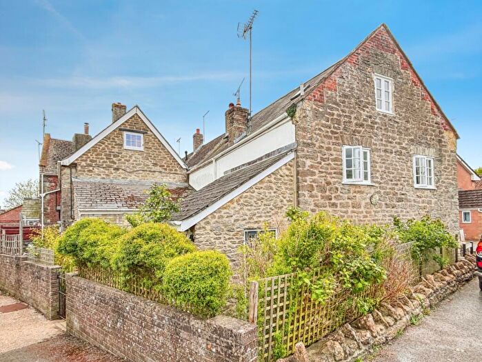 2 Bedroom Cottage To Rent In Diment Square, Bridport, DT6