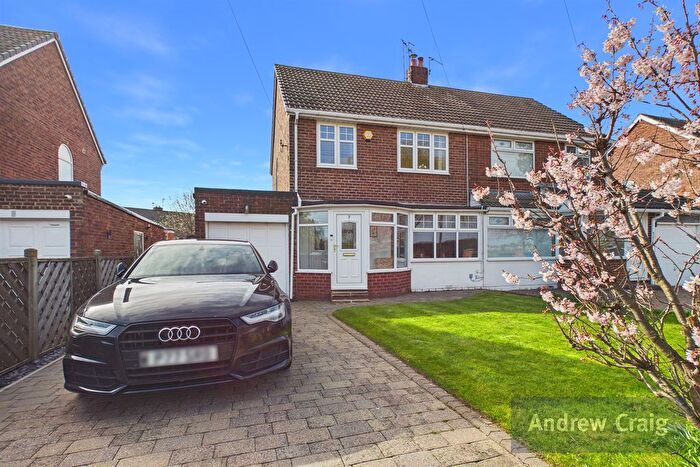 3 Bedroom Semi Detached House For Sale In North Drive, Cleadon, SR6