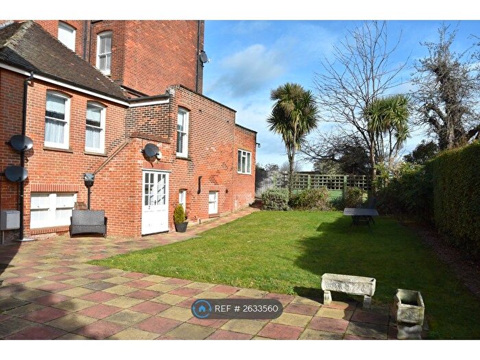 2 Bedroom Flat To Rent In St. Marys Court, Herne Bay, CT6