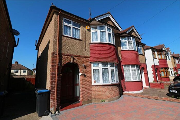 3 Bedroom Semi-Detached House To Rent In Broadoak Avenue, Enfield, EN3