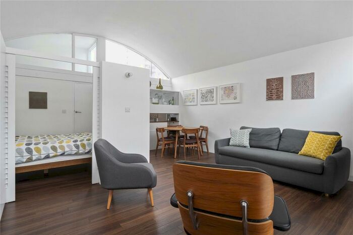 1 Bedroom Apartment To Rent In Crescent House, Golden Lane Estate, Goswell Road, EC1Y