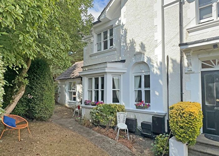 1 Bedroom Flat For Sale In Ridgeway Road, Redhill, RH1