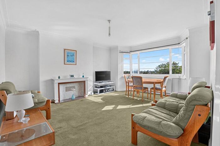 2 Bedroom Flat For Sale In Deanhill Court, Upper Richmond Road West, SW14