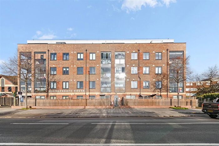 2 Bedroom Flat For Sale In Bishopgate House, Staines Road, Hounslow, TW4
