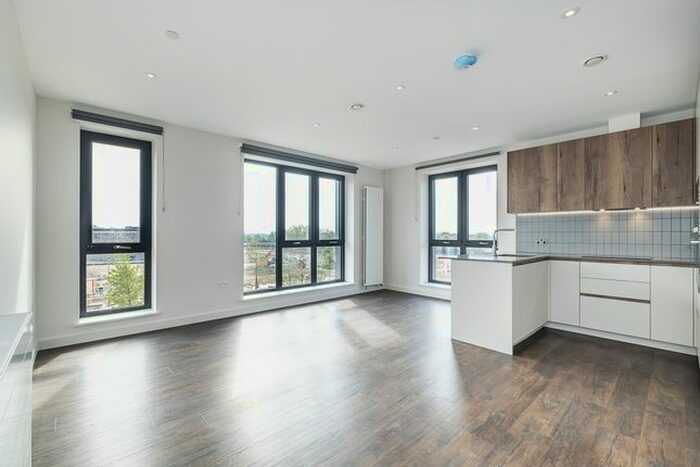 2 Bedroom Flat To Rent In Grenan Square, Greenford UB6