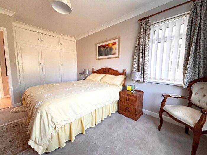 2 Bedroom Flat For Sale In Purbeck Court, De Moulham Road, Swanage, Dorset, BH19 - Photo 9