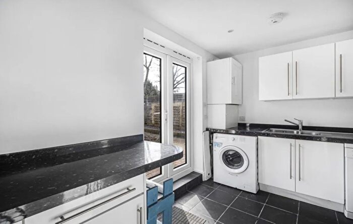 1 Bedroom Flat To Rent In Lewin Road, Streatham, SW16
