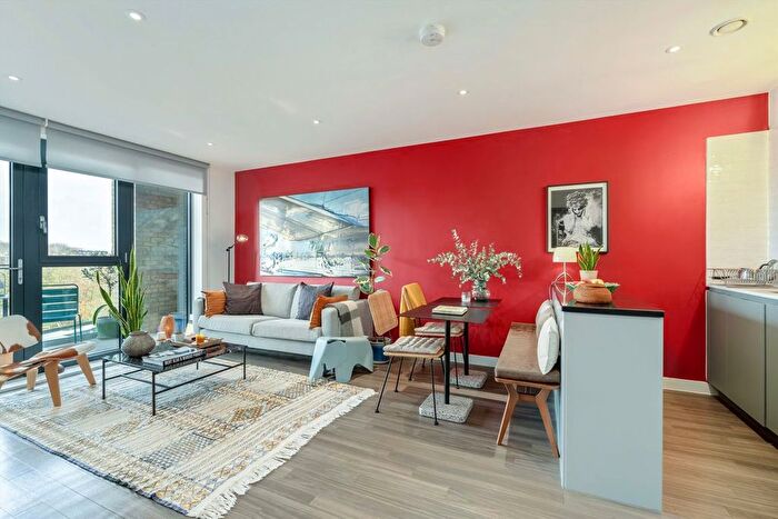 1 Bedroom Flat For Sale In Goldsmiths Row, Bethanl Green, E2