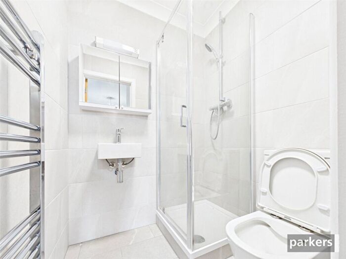 2 Bedroom Apartment For Sale In Lundy Lane, Reading, Berkshire, RG30