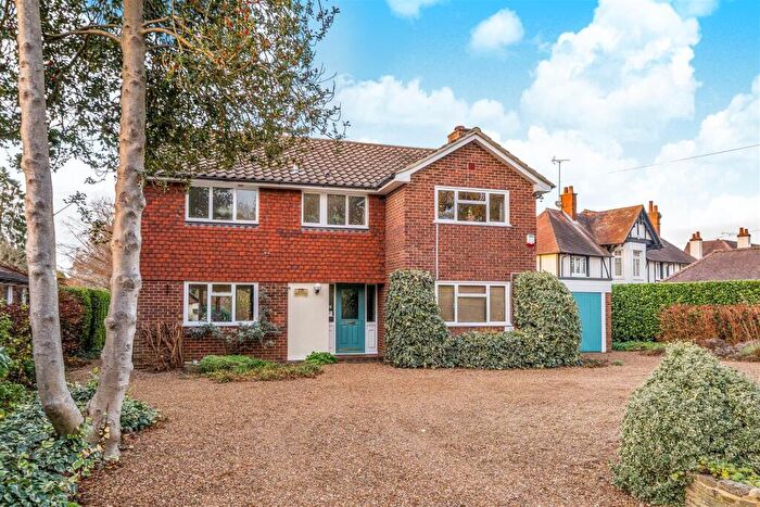 4 Bedroom Detached House For Sale In East Lane, West Horsley, KT24