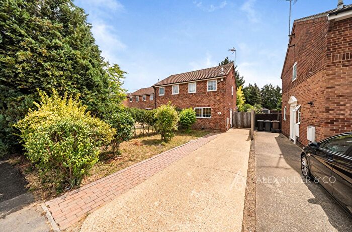 2 Bedroom Semi-Detached House For Sale In Buzzard Road, Luton, Bedfordshire, LU4