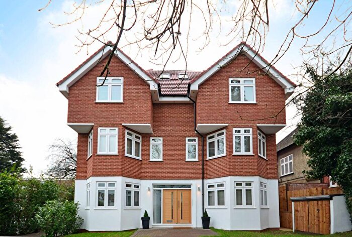 2 Bedroom Flat To Rent In Alexandra Grove, North Finchley, London, N12