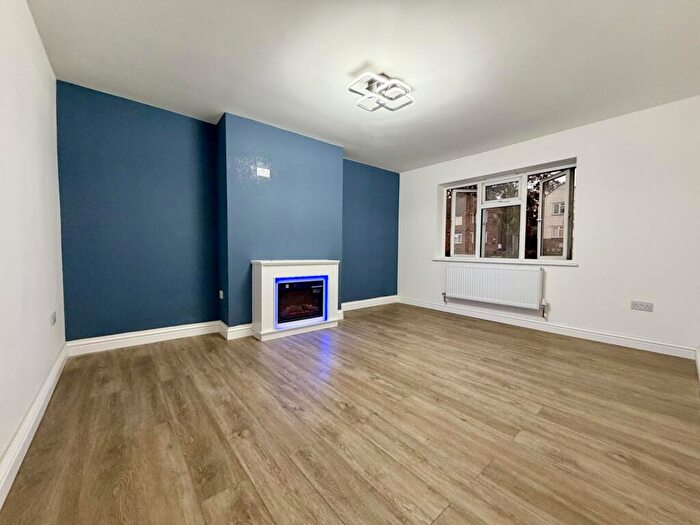 3 Bedroom Maisonette To Rent In Marden Crescent, Bexley, DA5