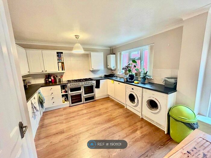 4 Bedroom Terraced House To Rent In Cathedral View, Guildford, GU2