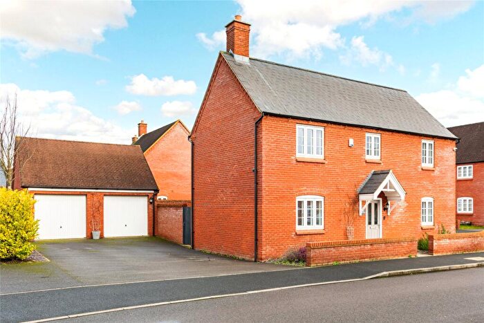 4 Bedroom Detached House For Sale In Tew Road, Roade, Northamptonshire, NN7
