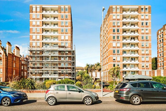 2 Bedroom Apartment For Sale In Grand Avenue, Hove, BN3