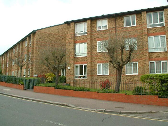 1 Bedroom Retirement Property For Sale In Glebelands Avenue, South Woodford, E18