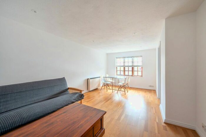 2 Bedroom Flat To Rent In Selhurst Close, Wimbledon Common, London, SW19