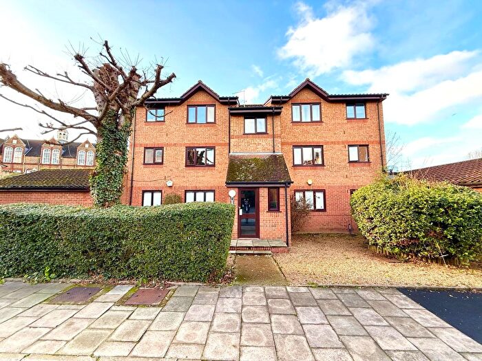 Studio For Sale In Mornington Road, London, SE8