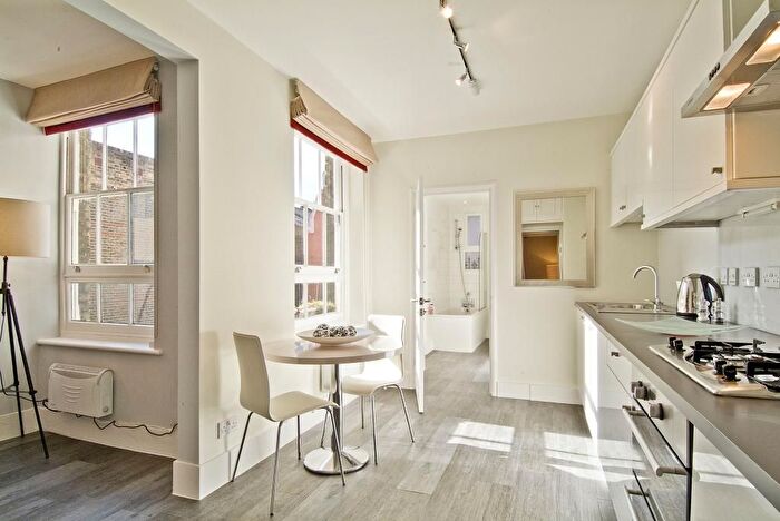 1 Bedroom Flat To Rent In Clarendon Flats, Balderton Street, W1K