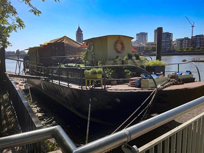 2 Bedroom House Boat For Sale In Humber, Battersea, SW11