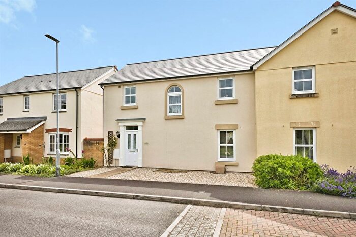 3 Bedroom Semi-Detached House For Sale In Kingswood Road, Crewkerne, TA18