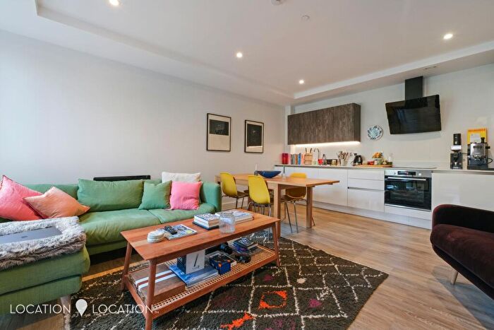 1 Bedroom Flat For Sale In Knightswood House, Rowe Lane, E9