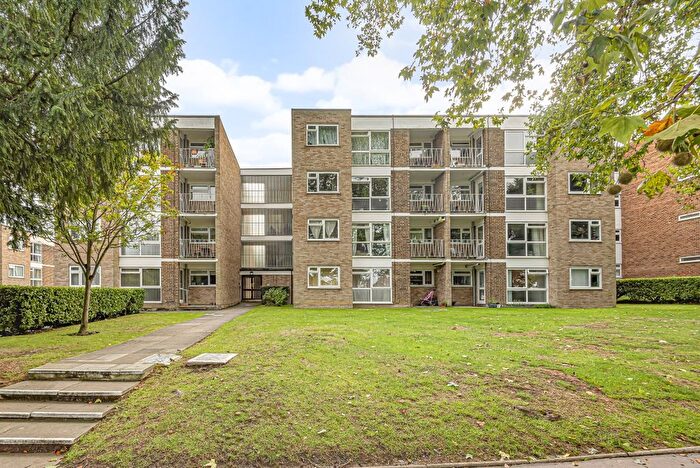 2 Bedroom Flat To Rent In Foxgrove Road, Beckenham, Kent, BR3