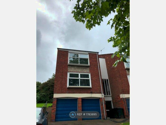 2 Bedroom Flat To Rent In Glynn Crescent, Halesowen, B63