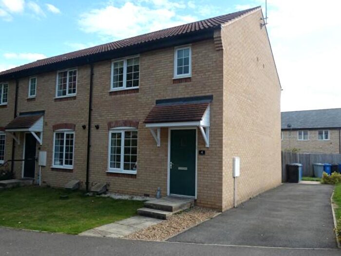 3 Bedroom Semi-Detached House To Rent In Barnwell Close, Burton Latimer, NN15