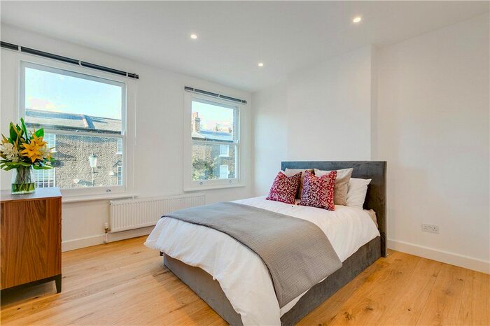 2 Bedroom Flat To Rent In Kenway Road, Earls Court, London, SW5