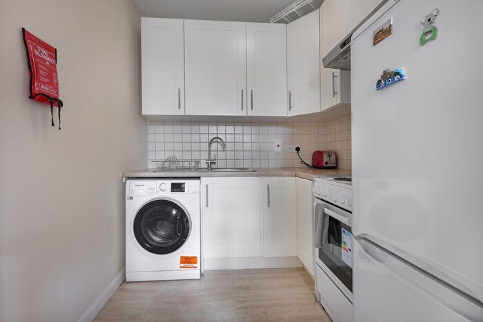 1 Bedroom Flat To Rent In Sinclair Road, London, W14