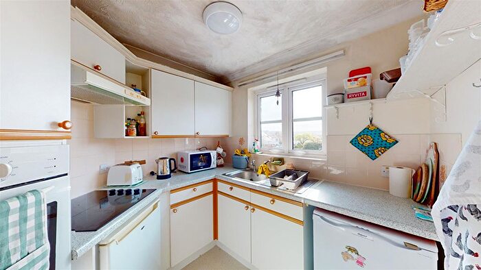 2 Bedroom Flat For Sale In De Moulham Road, Swanage, BH19
