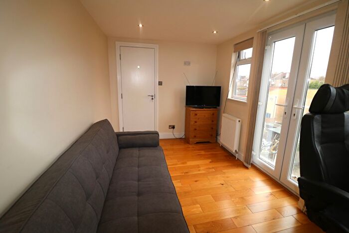 1 Bedroom Flat To Rent In Arngask Road, London, SE6