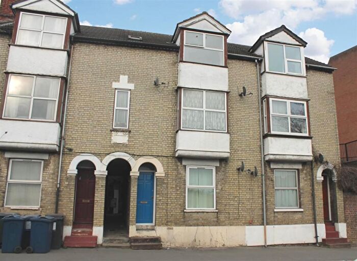 1 Bedroom Flat To Rent In West Wycombe Road, High Wycombe, HP11