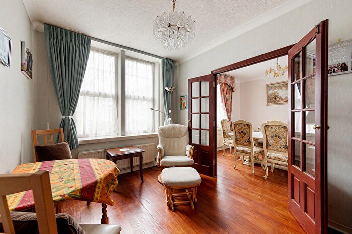 2 Bedroom Flat For Sale In Aran Drive, Stanmore, HA7