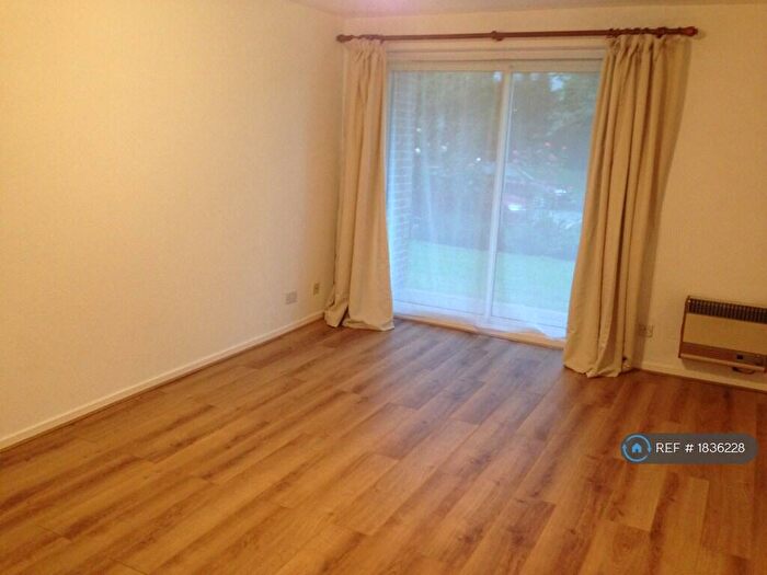 2 Bedroom Flat To Rent In Clayhall House, Reigate, RH2
