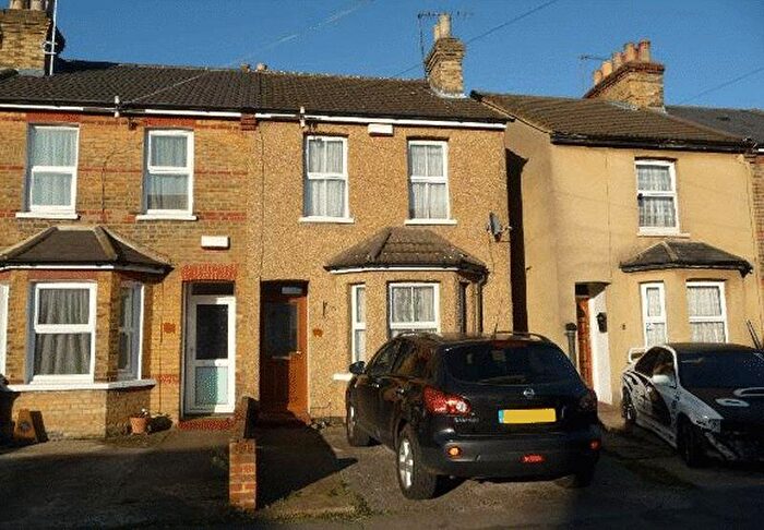 3 Bedroom Terraced House To Rent In Queens Road, Slough, SL1