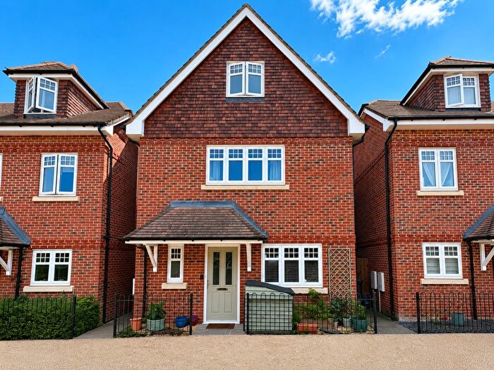 4 Bedroom Detached House For Sale In Stanton Court, Basingstoke, Hampshire, RG21
