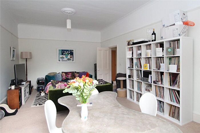 1 Bedroom Flat To Rent In Creffield Road, London, Uk, W3