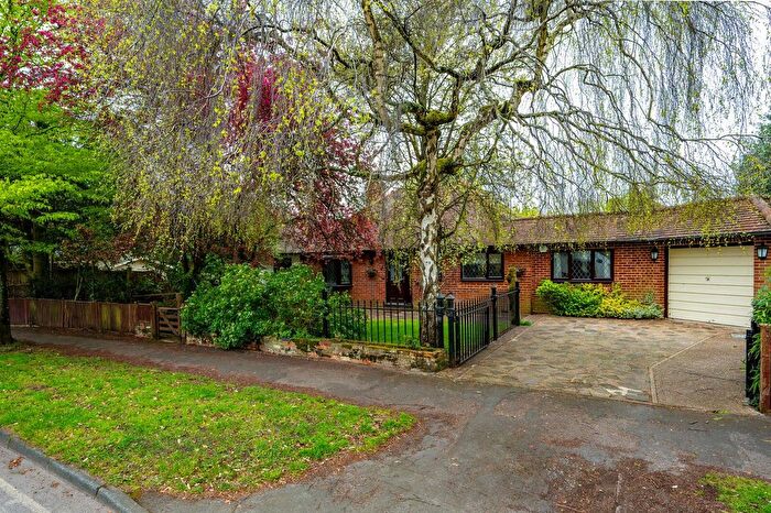 5 Bedroom Bungalow To Rent In Westfield Avenue, Woking, GU22