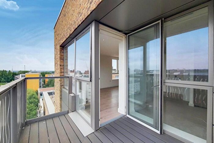 2 Bedroom Flat To Rent In High Street, London, N8