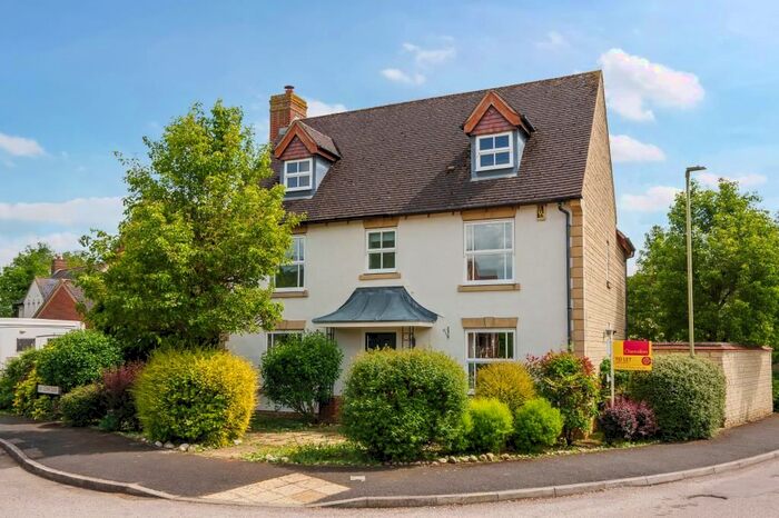 4 Bedroom Detached House To Rent In Reedmace Road, Bicester, OX26