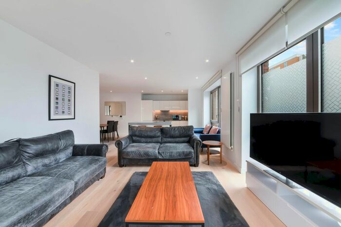 3 Bedroom Flat To Rent In Pendant Court, Royal Wharf, London, E16